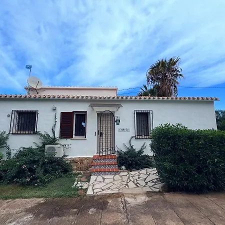 Casa Con Piscina En Urbanizacion Tranquila Y Con Vistas Al Mar Y La Montana Holiday home *